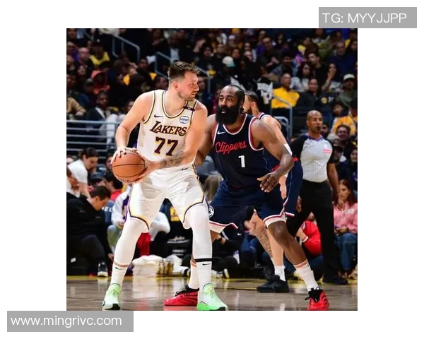 东契奇砍下29分9助攻湖人战胜快船展现强大实力