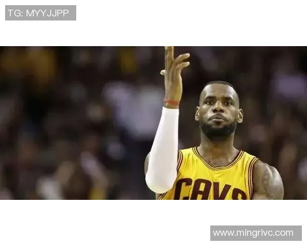 詹姆斯经典单打库里转身上篮完美得分展现篮球技巧与对抗魅力