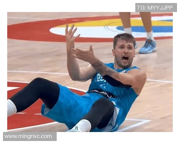 东契奇持球单打 撤步三分出手一箭穿心