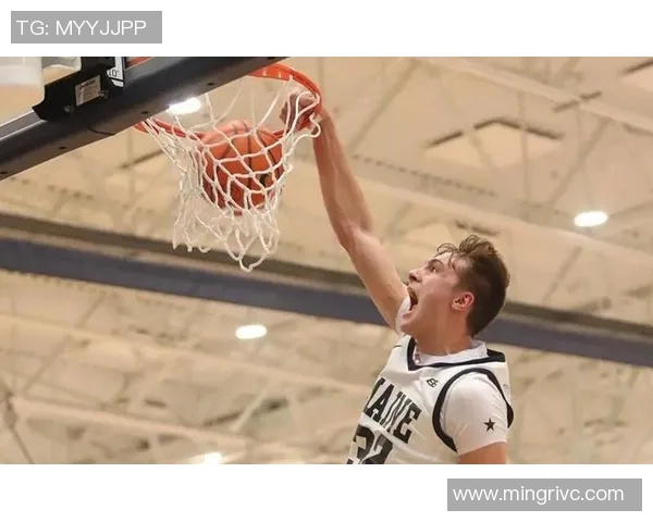 势大力沉，库珀·弗拉格单手扣篮引爆全场球迷