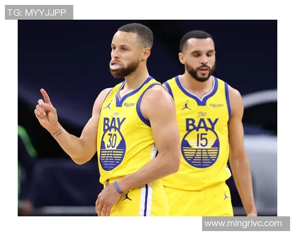 回饼一个！杜伦弧顶击地妙传CC双手暴扣